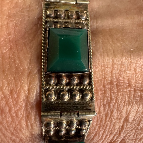 Green and Silver Bracelet with Intricate Beaded Design - Picture 3 of 7